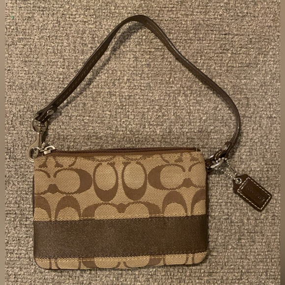 Coach Handbags - Coach wristlet